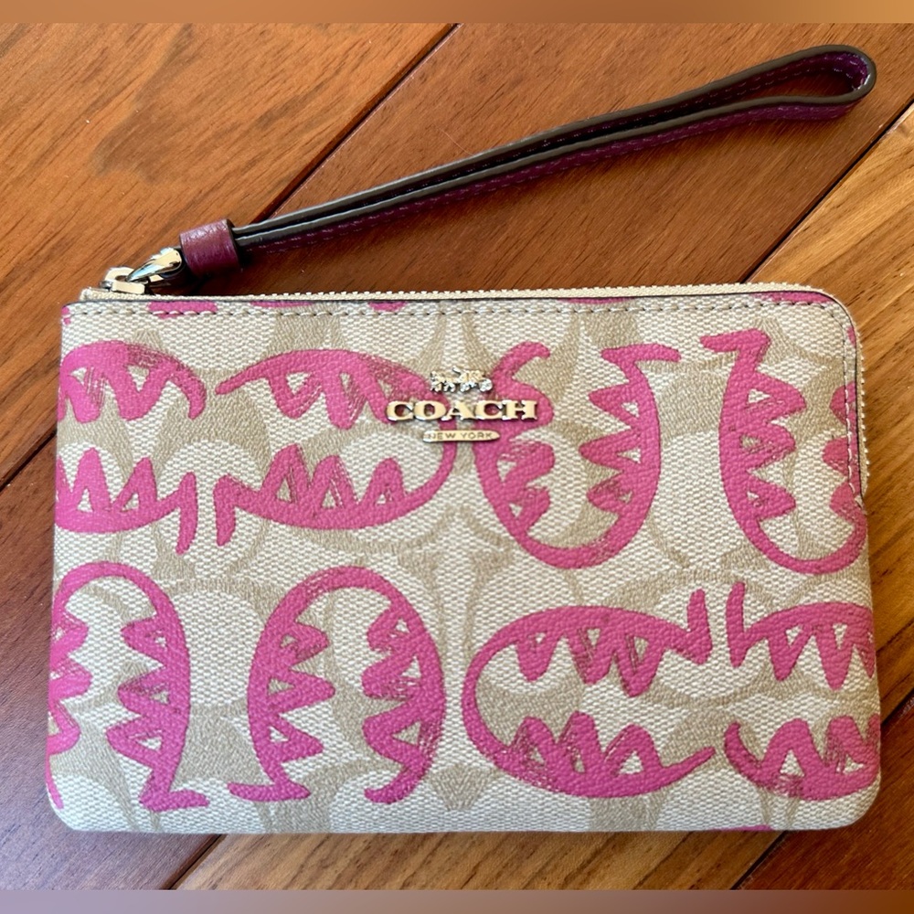 Coach Corner Zip Wristlet in Signature Canvas with Rexy by Guang Yu. NWT - Picture 11 of 14